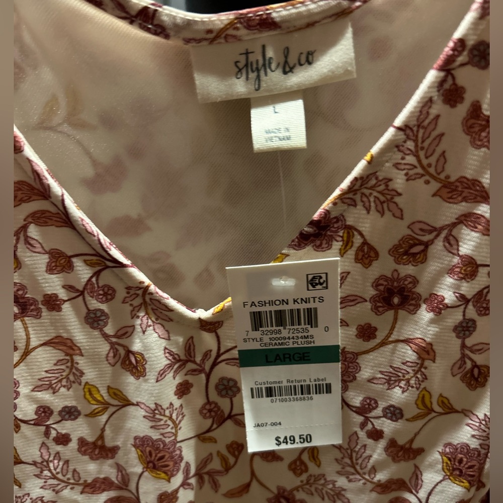 Style and co floral top fit and flare. New size Large.